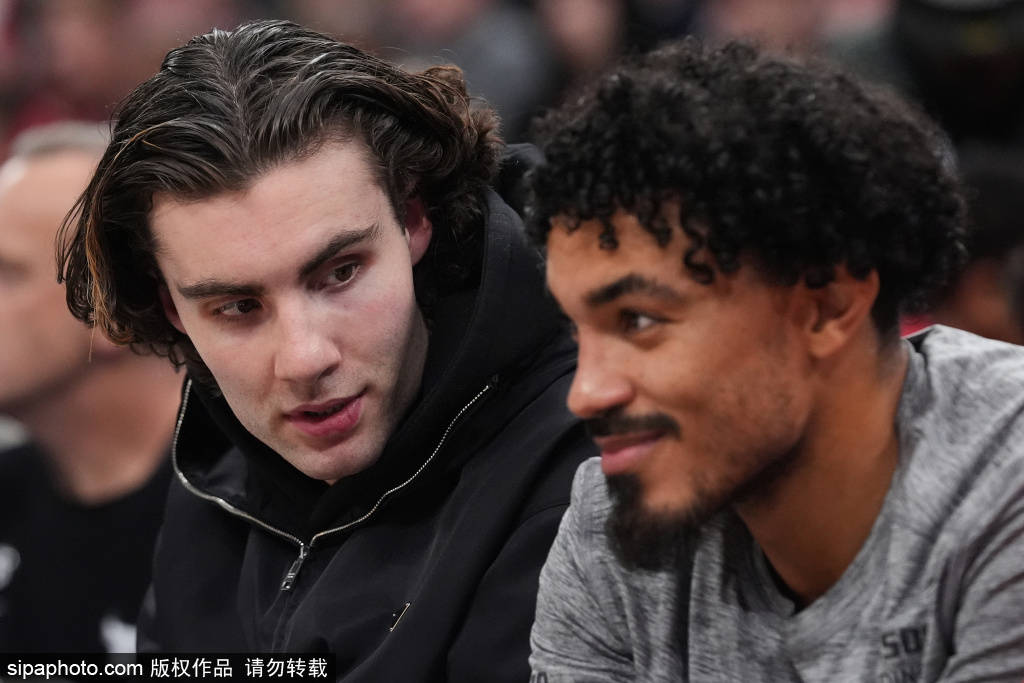 马刺因小腿紧绷排除文班亚马，科尔内特将首发