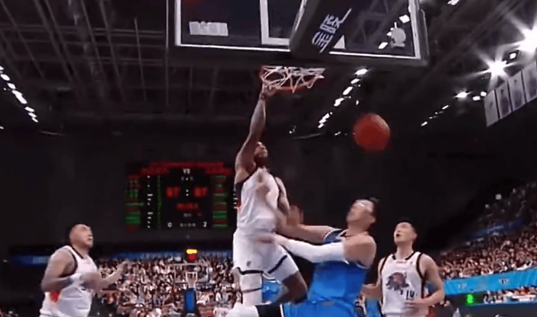 目送压哨绝杀！周琦暴怒！这样咋打NBA啊...