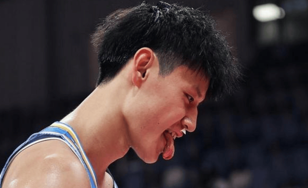 目送压哨绝杀！周琦暴怒！这样咋打NBA啊...