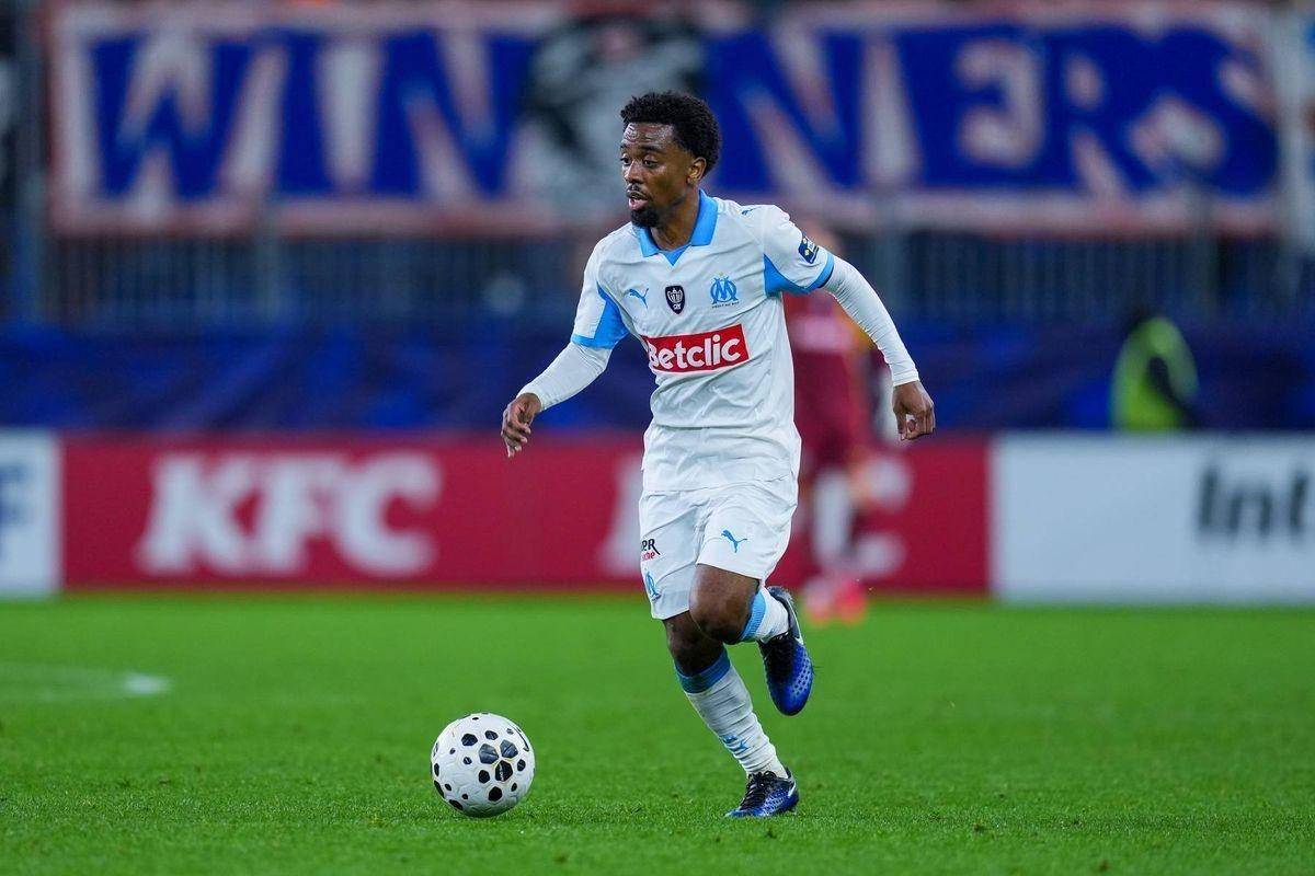 25岁戈麦斯租借狼队，只因信任爱德华兹